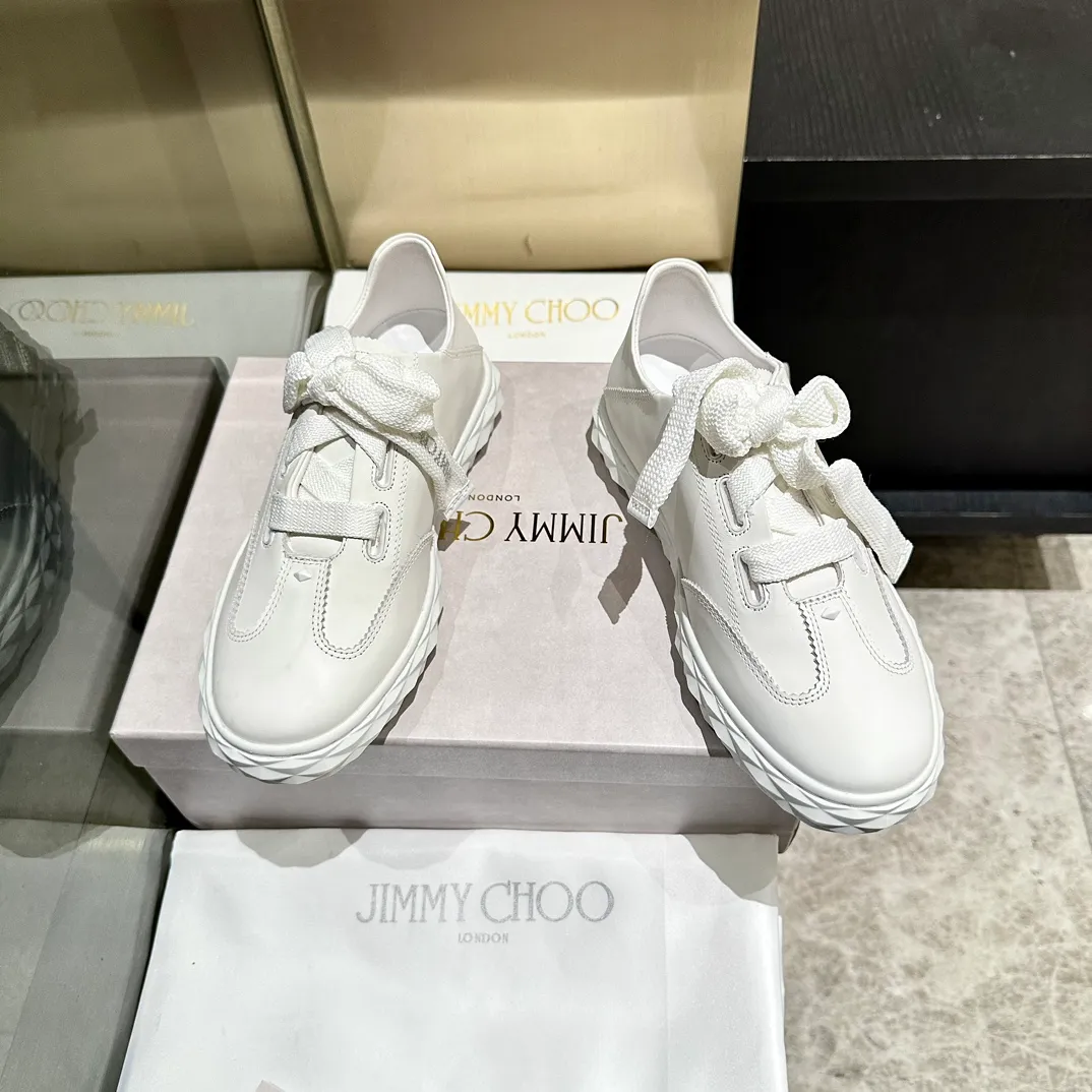 👟👟Ex-factory price 640👟👟 The new JIMMY CHOO, exclusively for sale, original large-soled casual white shoes, designed with the latest technology, strong three-dimensional effect👍The integration of multiple technologies, subverting fashion, super stylish! The combination is super beautiful. The original version is 1:1, versatile and trendy, both salty and sweet! New layout Size: 35-40